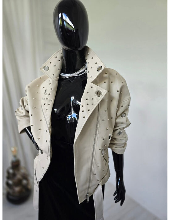 Jaka ar metāla kniedēm 